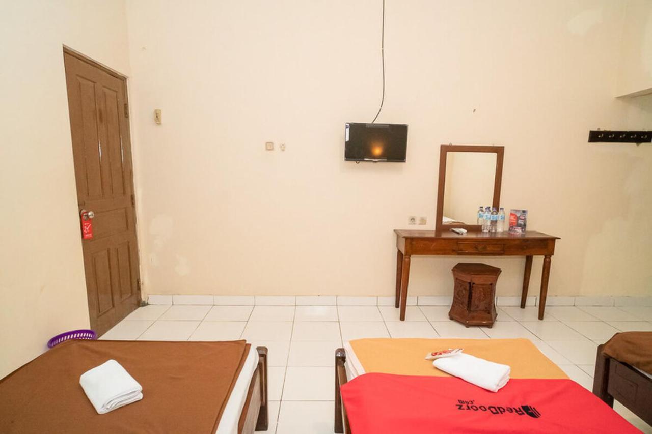 Reddoorz Near Kampus 3 Uty Yogyakarta Hotell Exteriör bild